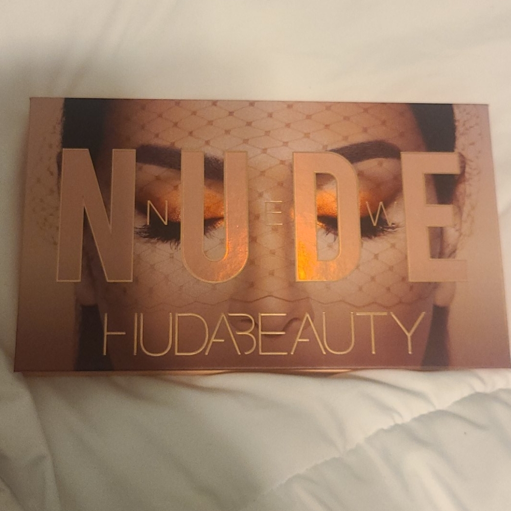 Huda Beauty Nude palette